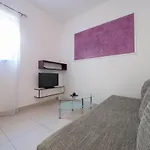 Cozy With Breakfast On Request 1 Apartman Pula