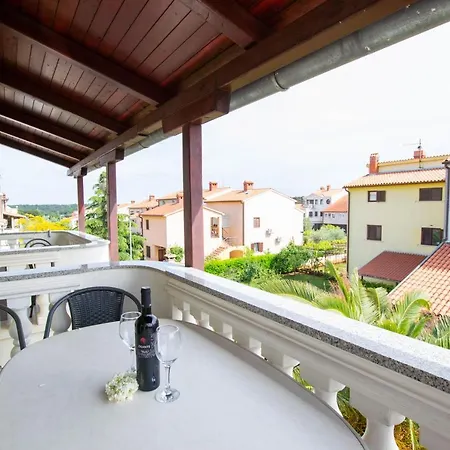 아파트 Cozy With Breakfast On Request 1