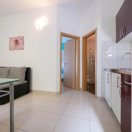 Cozy With Breakfast On Request 1 아파트 풀라