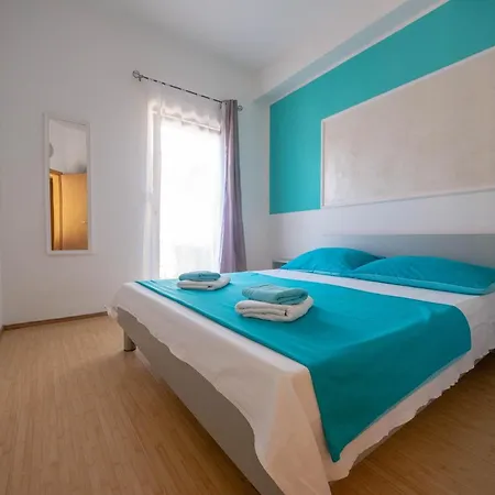 아파트 Cozy With Breakfast On Request 1 풀라