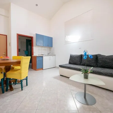 Cozy With Breakfast On Request 1 아파트 풀라