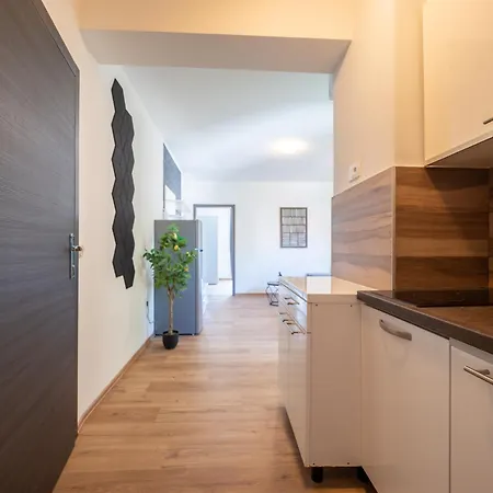 아파트 Cozy With Breakfast On Request 1 풀라