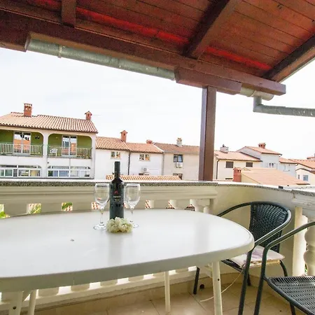 Cozy With Breakfast On Request 1 Apartament Pula