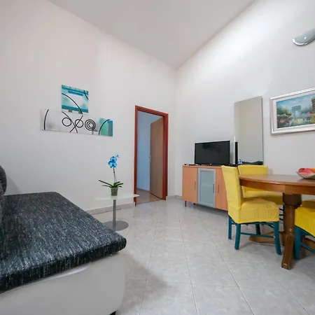 Cozy With Breakfast On Request 1 Apartament